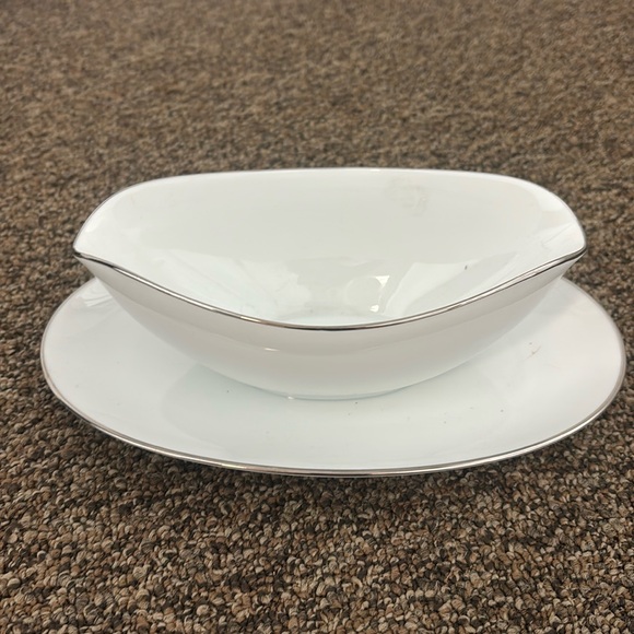 Noritake China “Colony” white gravy bowl - Picture 1 of 3